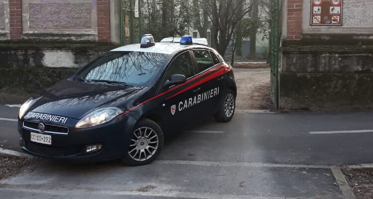 Cremona: utilizzano il passeggino del bambino per rubare in un centro commerciale, denunciati dai Carabinieri