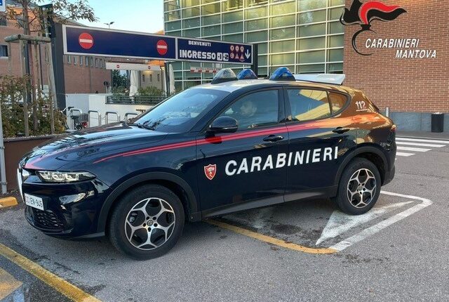 Mantova: Cliente ubriaco si denuda e danneggia l'autovettura militare, denunciato 41enne recidivo
