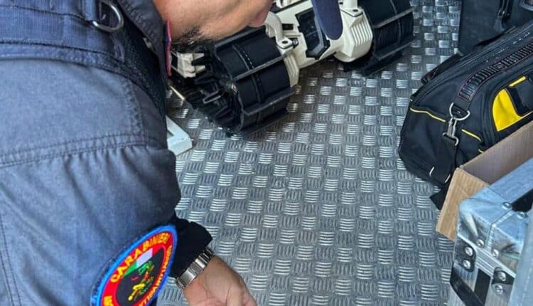 Lecce: a scuola con lo zainetto pieno di bombe di carta, le raccomandazioni dei Carabinieri