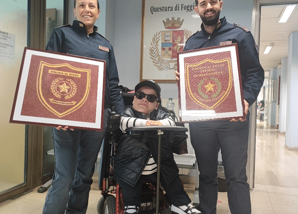 Foggia, dono simbolico all'Ufficio Immigrazione: Ioanna, la giovane ucraina che trasforma la difficoltà in arte