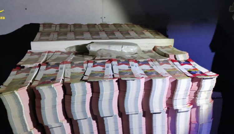 Conclusa in tutta Europa l'Operazione “Zamek”: sequestrate 57 tonnellate di tabacco e arrestati 11 soggetti