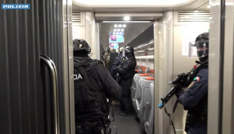 Agnani: esercitazione del N.O.C.S. della Polizia di Stato, intervento per il dirottamento di un treno