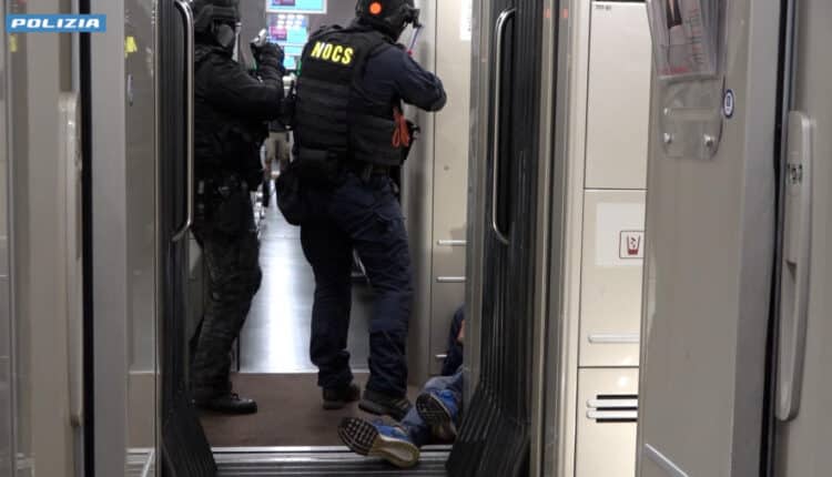 Agnani: esercitazione del N.O.C.S. della Polizia di Stato, intervento per il dirottamento di un treno