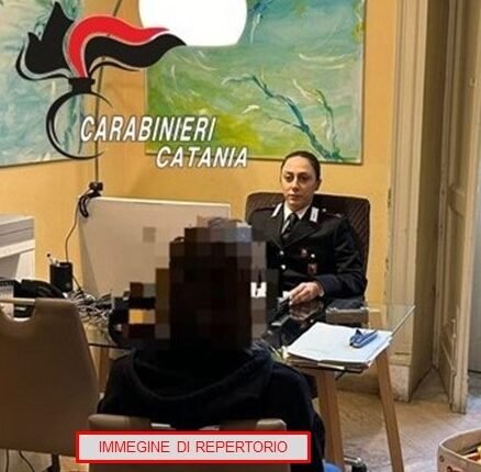 Catania: Minaccia e prende a calci la porta di casa della ex moglie, arrestato 39enne