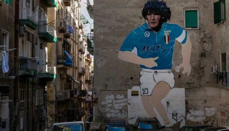 Napoli: turista messicano derubato di un patek philippe da 110mila euro, Carabinieri arrestano un 21enne