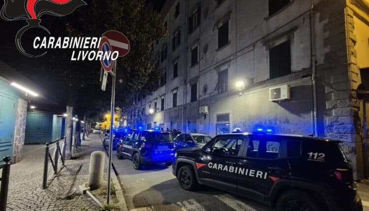 Livorno: Occupano abusivamente e danneggiano immobile, denunciati