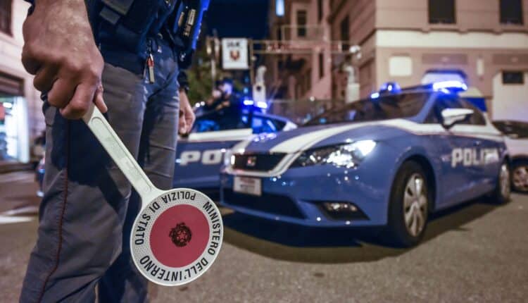 Genova: Aggrediscono il dipendente che li sorprende dopo il furto di 36 euro, arrestati