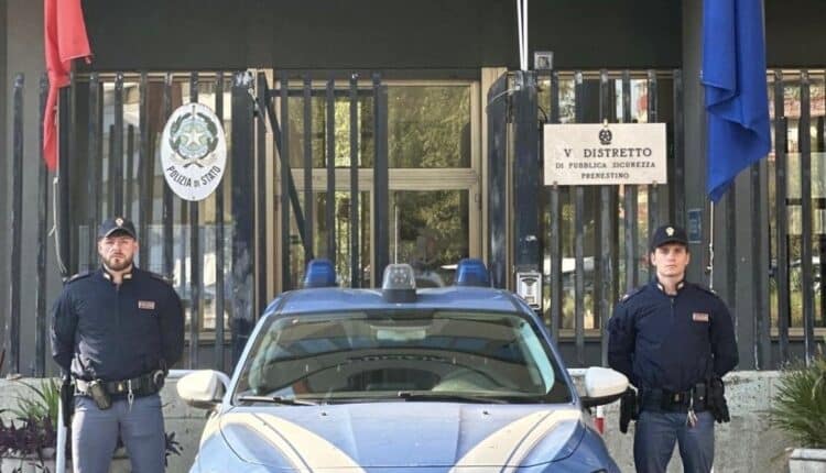 Roma, va al "Quarticciolo" a comprare la droga, ma viene sequestrato a scopo di estorsione e costretto a chiamare la madre per il riscatto. La Polizia di Stato interviene in tempo reale, libera l'ostaggio ed arresta uno dei presunti autori