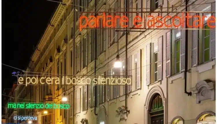 Verona, nuovo progetto Luci Sospese: al via il sondaggio per scegliere le frasi che illumineranno la città