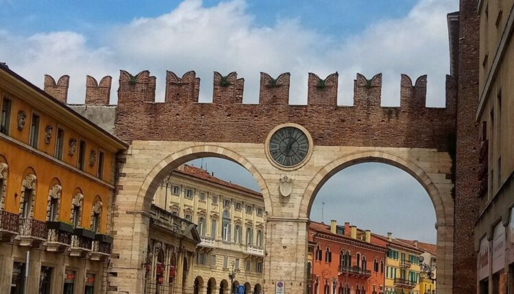 Verona, premio Smartphone d'Oro 2024: al via le votazioni per i progetti del Comune