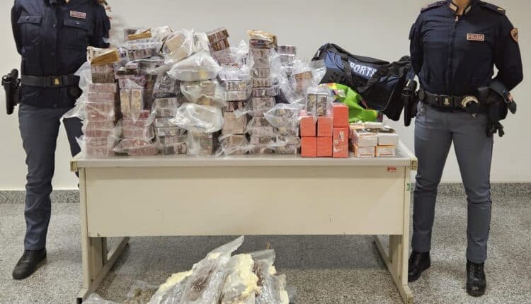 Roma: Sorpresi con oltre 180 kg di droga, arrestati due 25enni