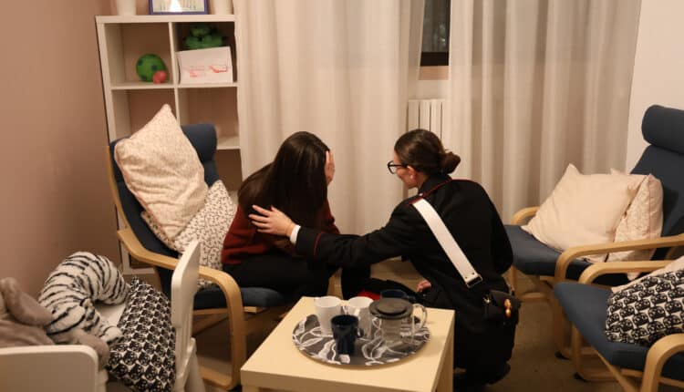 Bologna: Stalkera ed insulta la ex compagna, arrestato 40enne