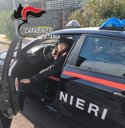 Aci Catena: perseguita l’ex moglie anche davanti ai Carabinieri, arrestato