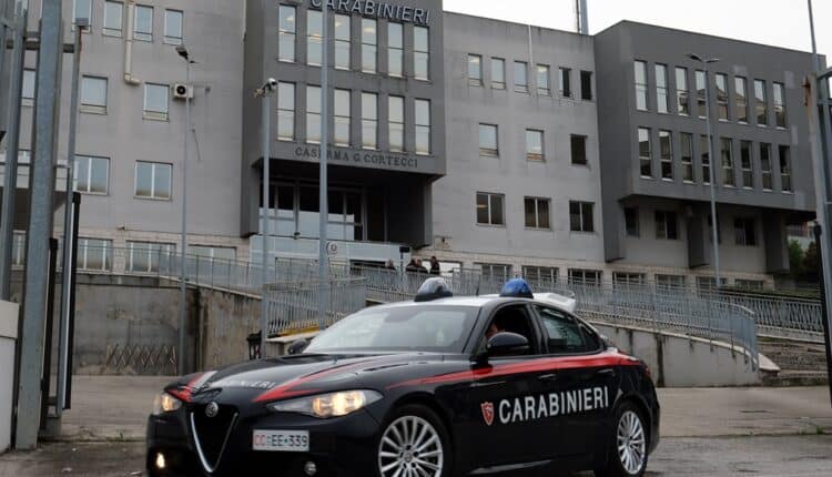 Ancona: i Carabinieri durante un controllo congiunto ad un fast-food del capoluogo dorico hanno accertato diverse irregolarità di natura amministrativa.