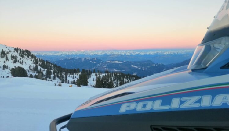 Bolzano, scivola in un dirupo e rimane aggrappato alle rocce sopra un precipizio. Salvato dalla Polizia di Stato