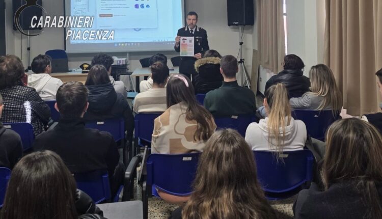 Piacenza: Incontri sulla legalità, carabinieri nelle scuole