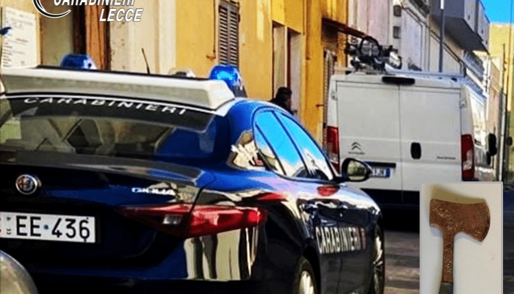 Casarano, arrestato per aggressione con accetta in un cantiere