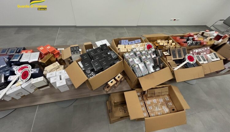 Castenedolo, individuato centro di stoccaggio di articoli di profumeria contraffatti. Sequestrati oltre 5400 profumi di noti brand
