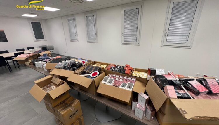 Castenedolo, individuato centro di stoccaggio di articoli di profumeria contraffatti. Sequestrati oltre 5400 profumi di noti brand