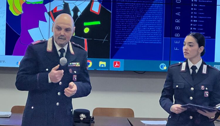 Cento, calendario storico dell’Arma presentato agli alunni dell’IPSIA100 “Fratelli Taddia”