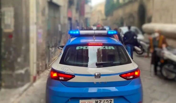 Genova: Aggredisce i sanitari e gli agenti intervenuti sul bus in suo soccorso, denunciato 37enne