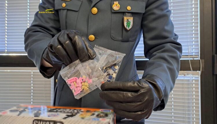 Como, sequestrati 100 kg di artifici pirotecnici, mattoncini Lego® contraffatti e 78.000 prodotti non sicuri