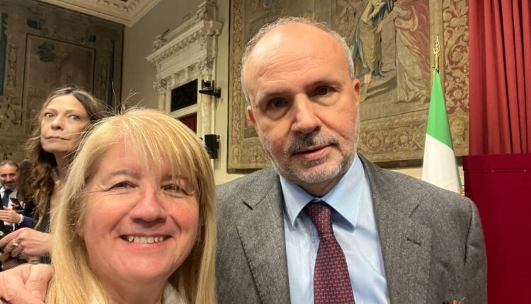 Regione Lombardia premiata per i traguardi nella psico-oncologia: riconoscimento ritirato da Silvana Snider