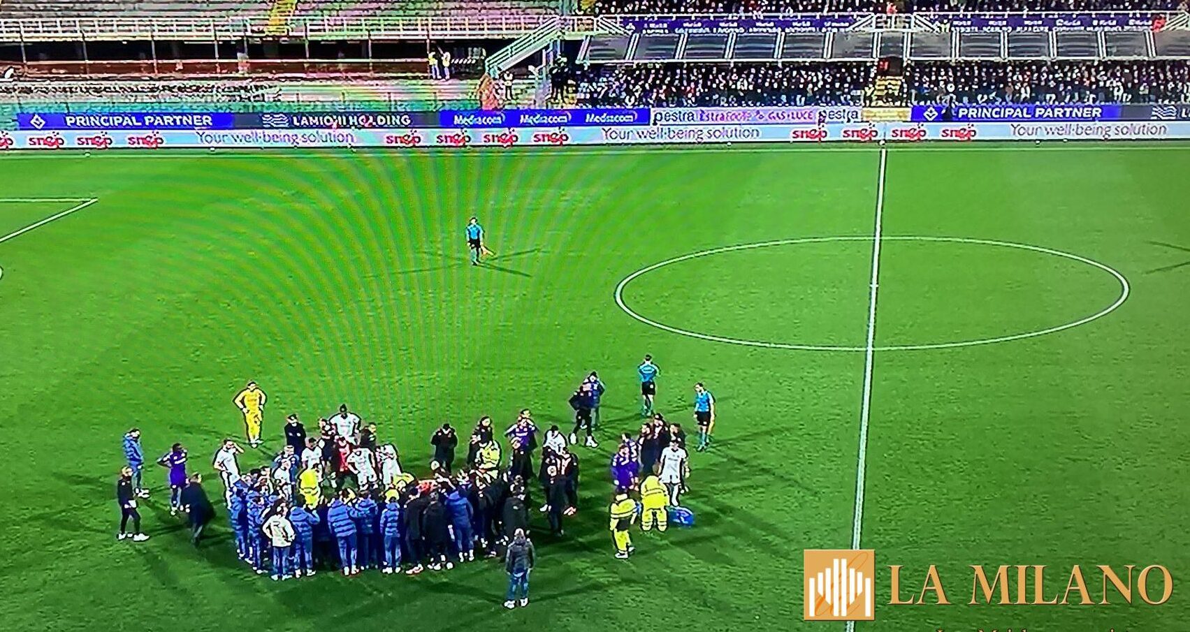 Edoardo Bove, malore durante Fiorentina-Inter: sospesa la partita, il calciatore è fuori pericolo