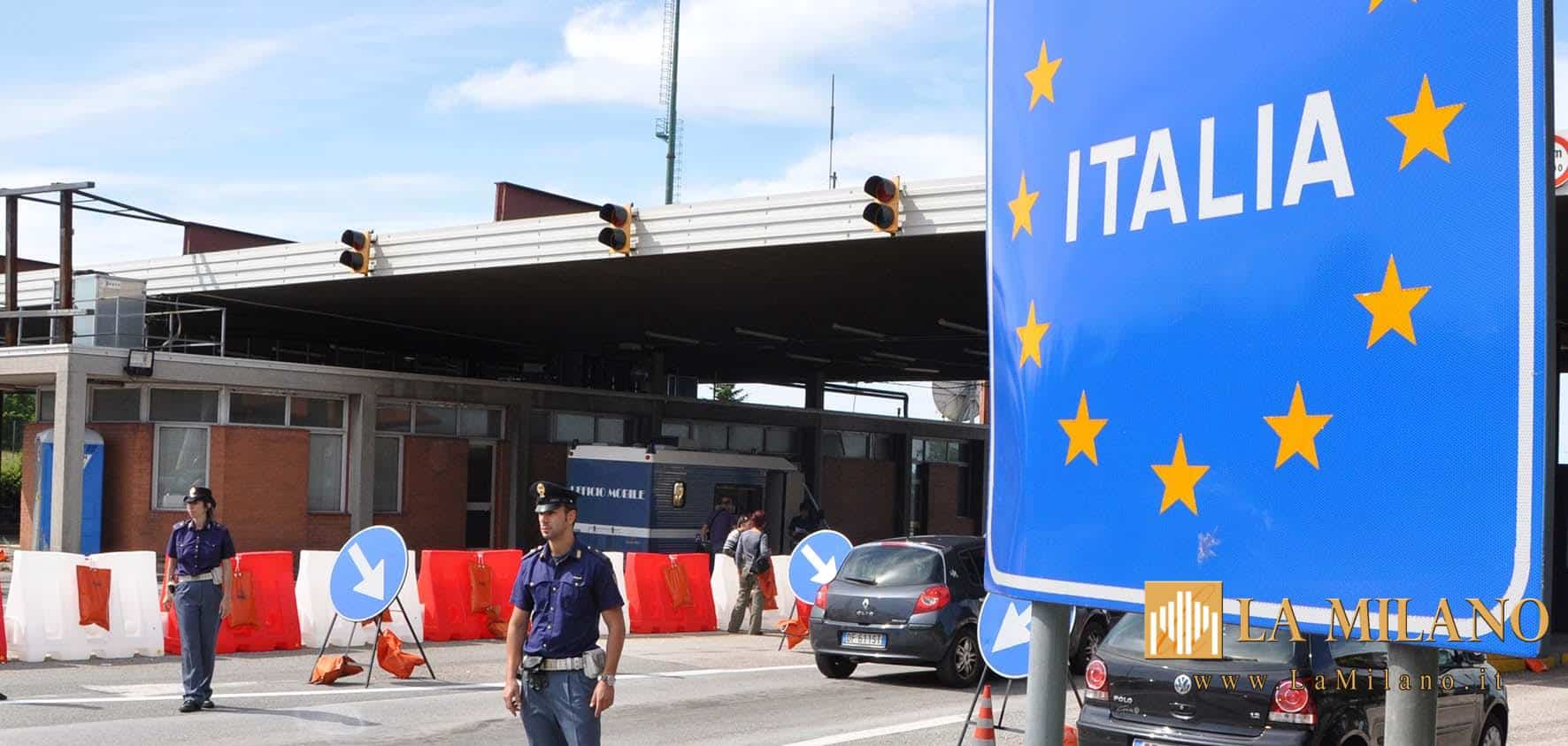 Nell’ambito di una intensificata azione di contrasto del fenomeno illecito del commercio abusivo di fuochi d’artificio, i finanzieri del Gruppo di Brescia hanno effettuato alcuni interventi mirati alla verifica della corretta commercializzazione degli articoli pirotecnici, monitorando il mercato messo in atto anche da privati cittadini attraverso il web ed i social network al fine di intercettare i canali di vendita dei prodotti maggiormente pericolosi per la salute pubblica. In tale contesto, le attività svolte nei confronti di un soggetto residente a Sarezzo (BS) hanno consentito di sottoporre a sequestro penale 316 ordigni esplosivi artigianali dalla potenzialità “micidiale/letale” e 200 kg. di fuochi d’artificio posti in vendita tramite vari canali social senza i prescritti titoli autorizzatori e senza che fossero rispettate le prescritte precauzioni per una sicura custodia del materiale esplodente. A tal riguardo, le attività di polizia svolte, oltre ad aver fatto emergere la potenzialità esplosiva degli artifizi, hanno permesso di accertare che tutto il materiale esplodente era custodito in una cantina sita in un complesso residenziale ad alta densità abitativa, congiuntamente a diverse bombole di gas GPL che, in caso di incendio o a seguito di accidentale innesco, avrebbero potuto causare danni alle persone ivi residenti. Le ulteriori investigazioni hanno consentito di ricostruire un circuito parallelo di commercializzazione di ordigni esplosivi illegali detenuti, ai fini della successiva rivendita, in assenza delle previste autorizzazioni, permettendo di sottoporre a sequestro, in una privata dimora appartenente ad un soggetto residente nella provincia di Napoli, ulteriori 77 fuochi artificiali (per un equivalente di 220 kg). Interventi sono stati svolti anche presso abitazioni private site in Sirmione (BS) e Palazzolo sull’Oglio (BS) e hanno consentito di sottoporre a sequestro complessivamente 376 kg. di fuochi d’artificio destinati alla vendita in assenza delle previste licenze ed ulteriori 75 prodotti esplodenti non riconosciuti né classificati dal Ministero dell’Interno, in violazione delle norme in materia di pubblica sicurezza. Al termine delle attività svolte, sono stati deferiti alla Procura della Repubblica di Brescia n. 4 soggetti responsabili, a vario titolo, dei reati di commercio abusivo di materie esplodenti e di omessa denuncia di materie esplodenti, dei quali uno tratto in arresto in flagranza di reato per detenzione e vendita di ordigni esplosivi rudimentali “letali”, ovvero caratterizzati dall’elevato potenziale micidiale per le persone e per la sicurezza pubblica. Il servizio testimonia il quotidiano impegno investigativo della Guardia di Finanza verso la tutela del mercato dalla diffusione e dalla commercializzazione di prodotti non conformi ai rigorosi standard di sicurezza imposti dalla normativa europea e nazionale, al fine di garantire eque condizioni di mercato e di salvaguardare la salute dei consumatori.