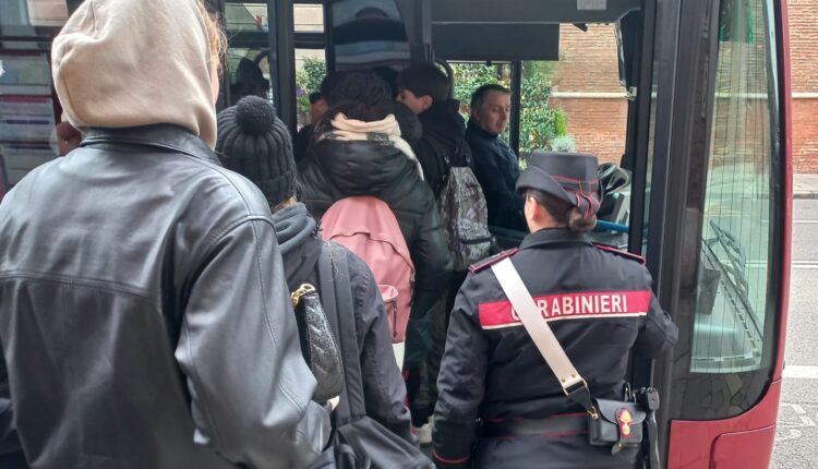 Ferrara: Minaccia controllore sull’autobus, denunciato 70enne