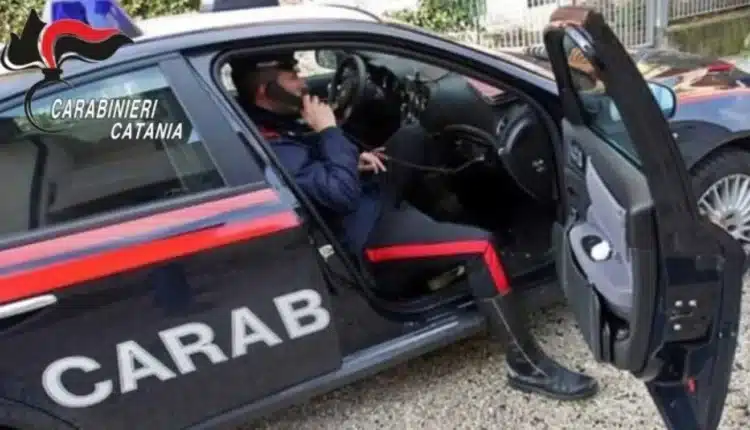 Gravina di Catania: aggredisce la madre per costringerla a consegnargli denaro, arrestato 41enne.