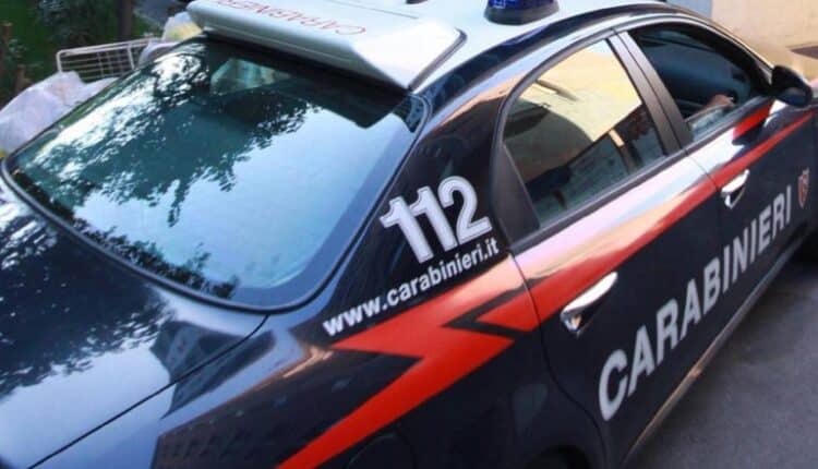 I Carabinieri inseguono macchina sospetta che si schianta su auto parcheggiata, arrestato 25enne. #cronaca #roverbella #lombardia