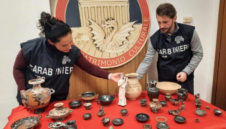 Traffico illecito di reperti archeologici: 32 indagati e 4 arresti nel blitz dei Carabinieri TPC di Bari