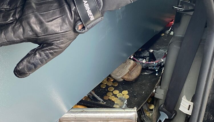 Santa Maria Capua Vetere: Rubano 20.000 euro per poi abbandonare il bottino e darsi alla fuga, ricercati