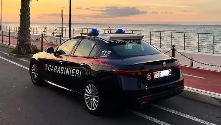Imperia: furti in esercizi commerciali e su auto in sosta, arresti e denunce da parte dei Carabinieri.