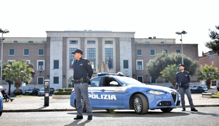 Latina, contrasto al degrado. Sgomberato un bivacco in Via Virgilio