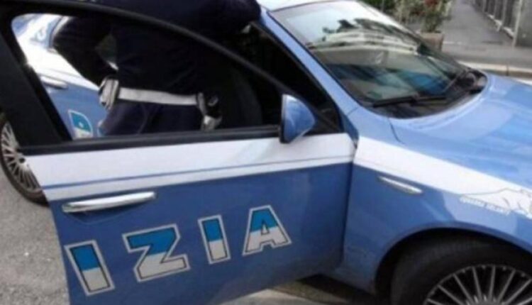 Latina: si impossessa del cellulare di un conoscente e chiede denaro per la restituzione, arrestato dalla Squadra Mobile.