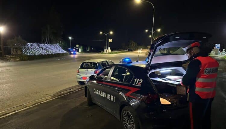 Marcianise: controlli per i Carabinieri che schierano in campo anche i reparti speciali, con l'impiego di 18 pattuglie per un totale di 32 militari.