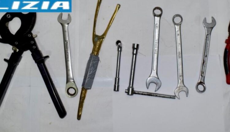 Mesagne: tre denunciati per possesso ingiustificato di arnesi atti allo scasso e ai furti di rame.