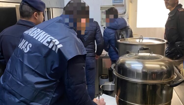 Aci Castello: Quasi 90 kg di prodotti alimentari mal conservati, denunciata la proprietaria del ristorante 56enne