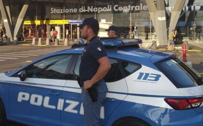 Napoli: prima rapina una donna e poi ne molesta un'altra, fermato dalla Polizia di Stato.