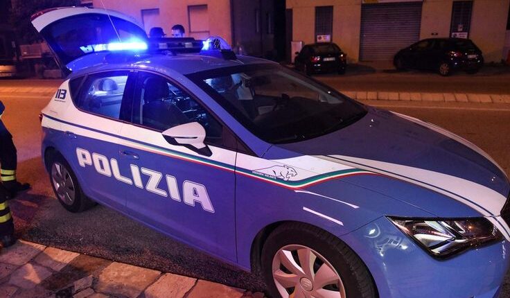 Napoli: Tentano di rapinare un giovane, arrestati due 20enni