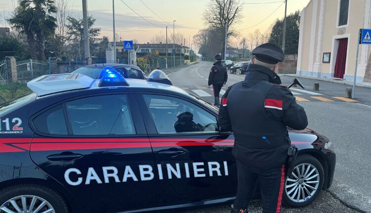 Ferrara: Si allontana da casa per andare a giocare alle slot machine, arrestato per evasione