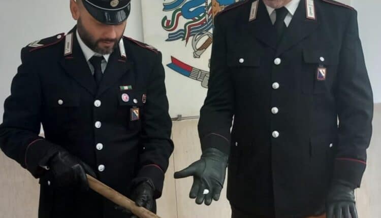 San Marco Evangelista, fermato per un controllo è stato trovato in possesso di cocaina e di un bastone di 80cm. 63enne arrestato dai Carabinieri