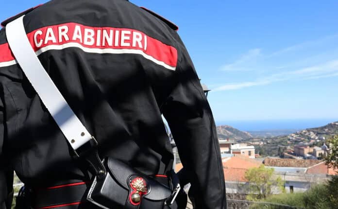 Sorrento, scoperto senza biglietto sferra pugno a controllore EAV. 19enne arrestato dai Carabinieri