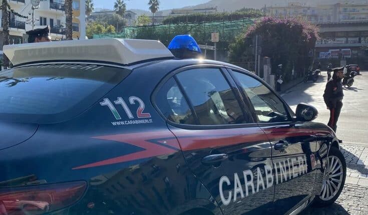 Cremona: Danneggia una vetrina di un esercizio pubblico, denunciato 33enne