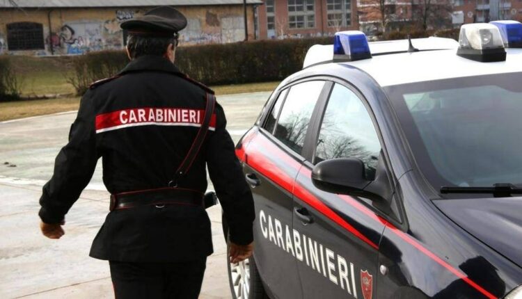Terzigno, truffa dello "specchietto", un barattolo di cera e un cric per fare leva sulla vittima. 35enne arrestato dai Carabinieri