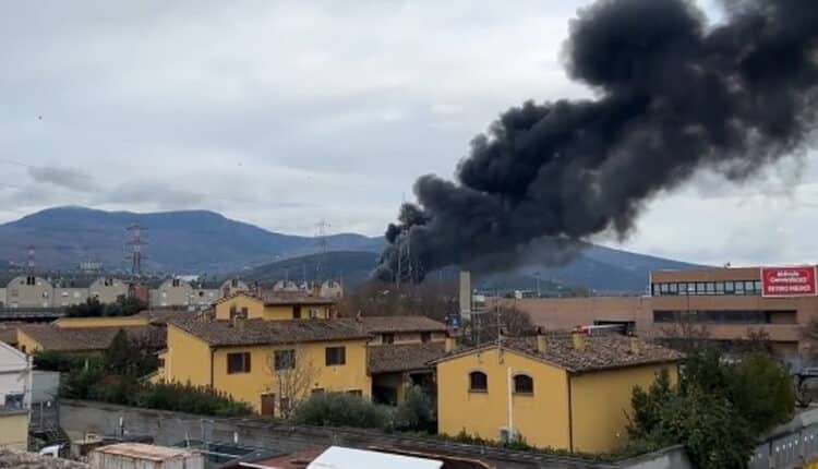 Tragedia a Calenzano: Esplosione al deposito ENI provoca 2 morti e feriti