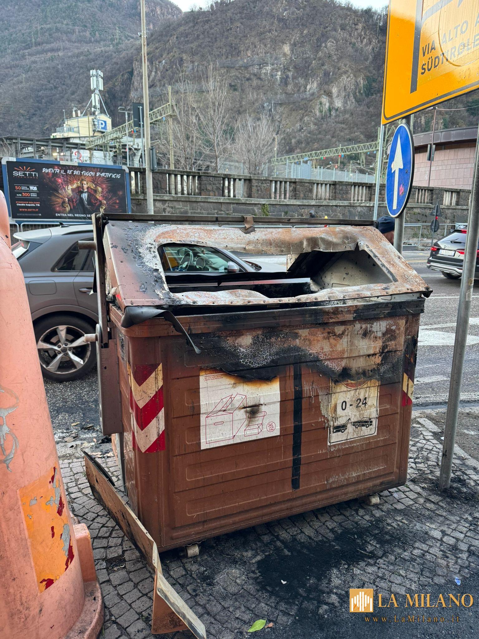 Bolzano: arrestato 29enne, lasciato dalla ex compagna, la perseguita, devasta ed incendia decine di contenitori per i rifiuti ed aggredisce i poliziotti