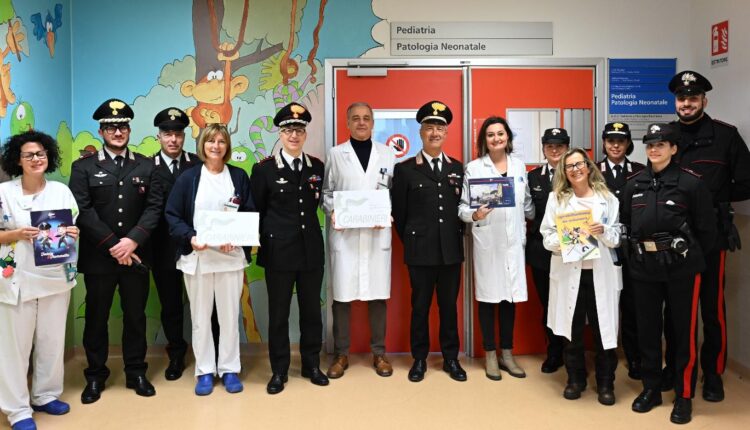 Livorno: i Carabinieri portano auguri e doni ai piccoli degenti del Reparto di Pediatria